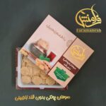 سوهان پولکی بدون قند و گلوتن ۱۲۰ گرمی در طعم‌های متنوع روی پس‌زمینه تیره